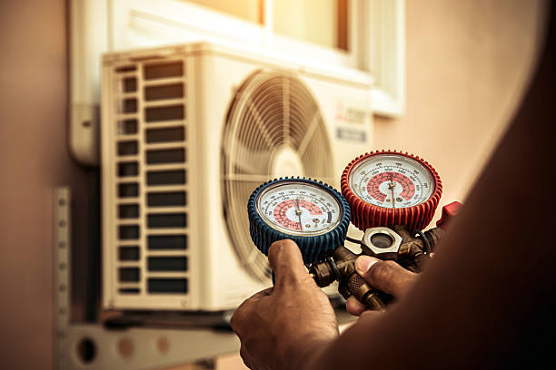 Professional Hvac technician working in Woodlyn, PA